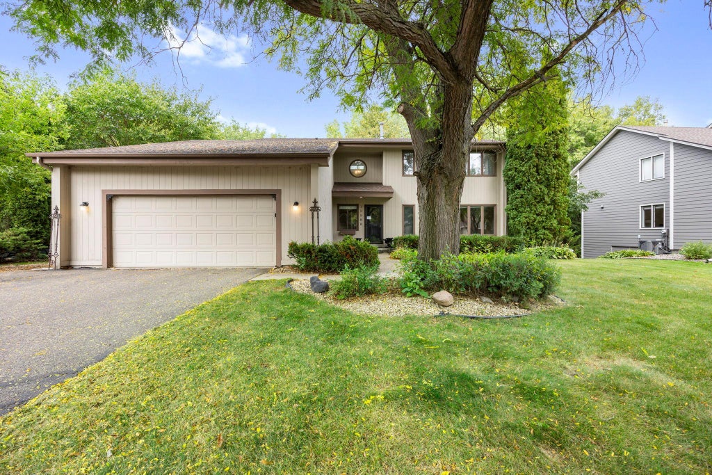 Photo of 15588 Canyon Ridge, Eden Prairie, MN 55347 (MLS # 7150894)