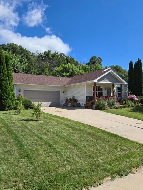 Photo of 544 6th Street SW, Pine Island, MN 55963 (MLS # 6803310)