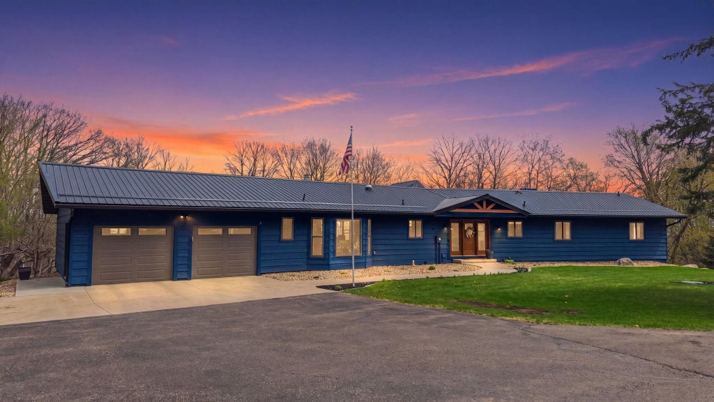 Photo of 3015 Valleywood Drive SW, Rochester, MN 55902 (MLS # 7136226)