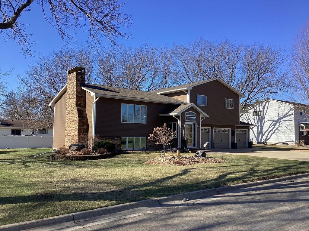 Photo of 1309 Oriole Drive, Albert Lea, MN 56007 (MLS # 7052527)