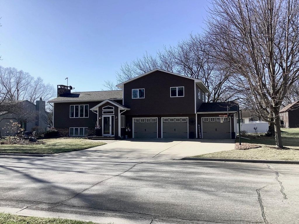 Photo of 1309 Oriole Drive, Albert Lea, MN 56007 (MLS # 7052527)