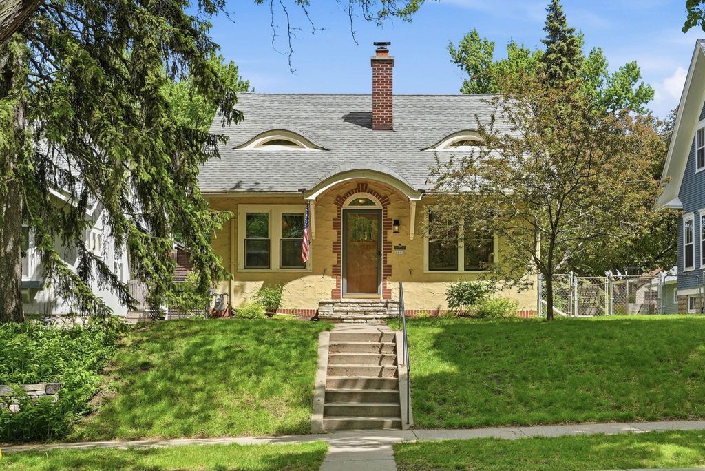 Photo of 2023 Princeton Avenue, Saint Paul, MN 55105 (MLS # 7081053)