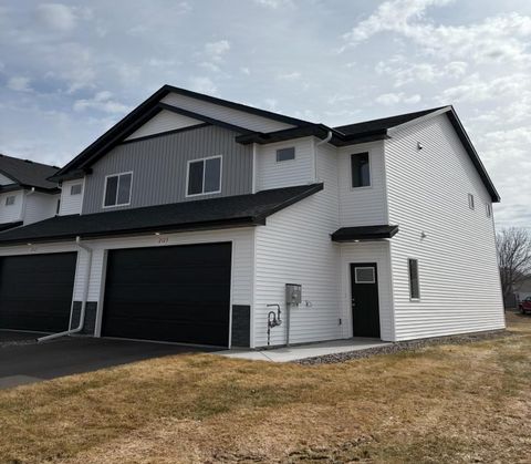 2123 Cleveland Way S Cambridge MN 55008