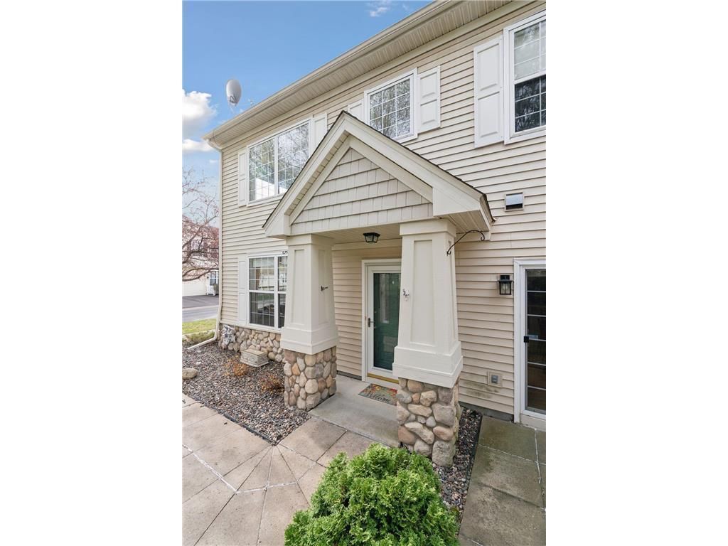 Photo of 13750 54th Avenue N #106, Plymouth, MN 55446 (MLS # 7017165)