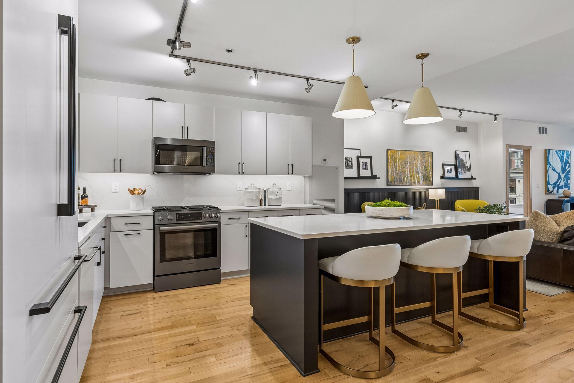 215 10th Avenue S 321