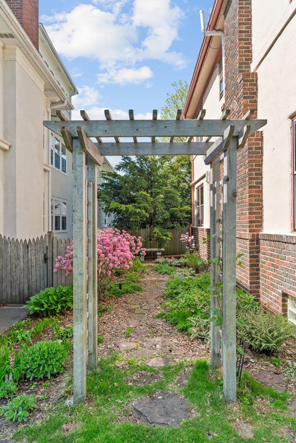 1629 W 25th Street