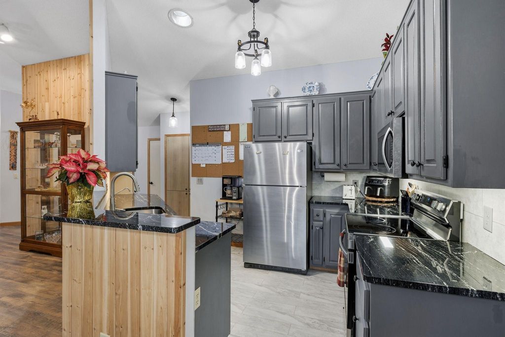 Photo of 2013 91st Lane N, Brooklyn Park, MN 55443 (MLS # 6825781)