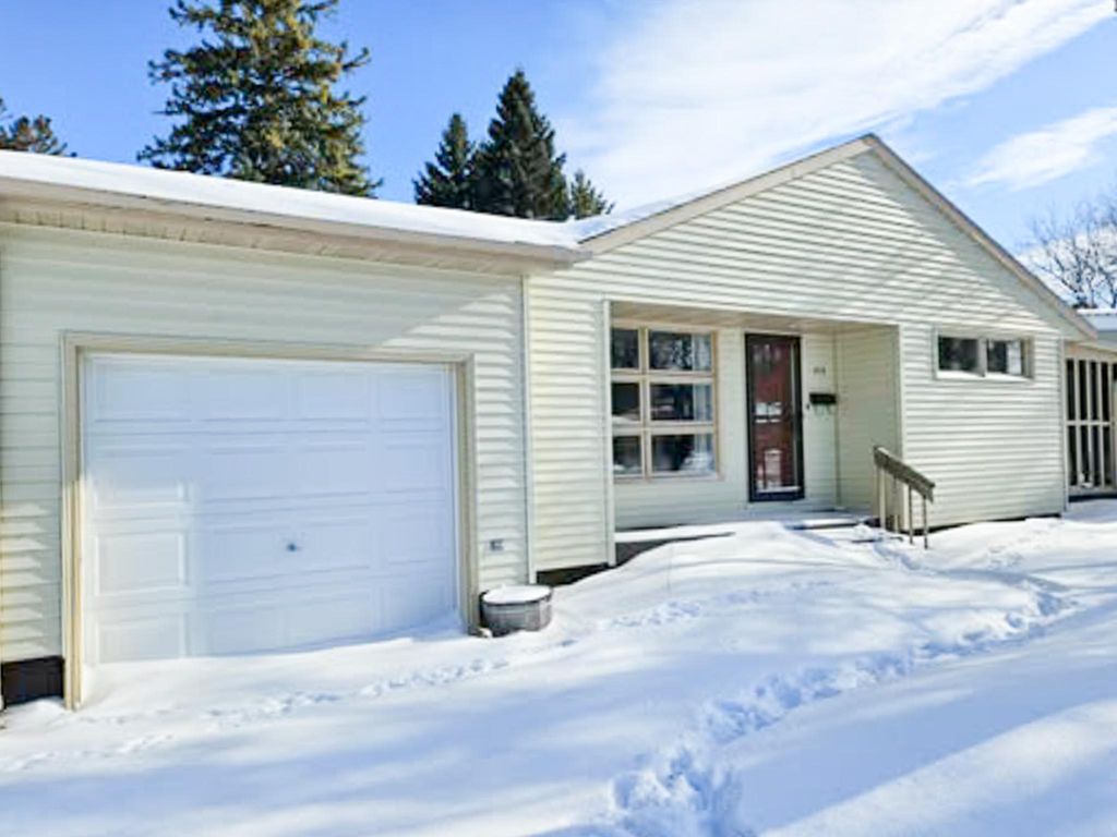 Photo of 308 Maple Avenue S, Thief River Falls, MN 56701 (MLS # 7015759)