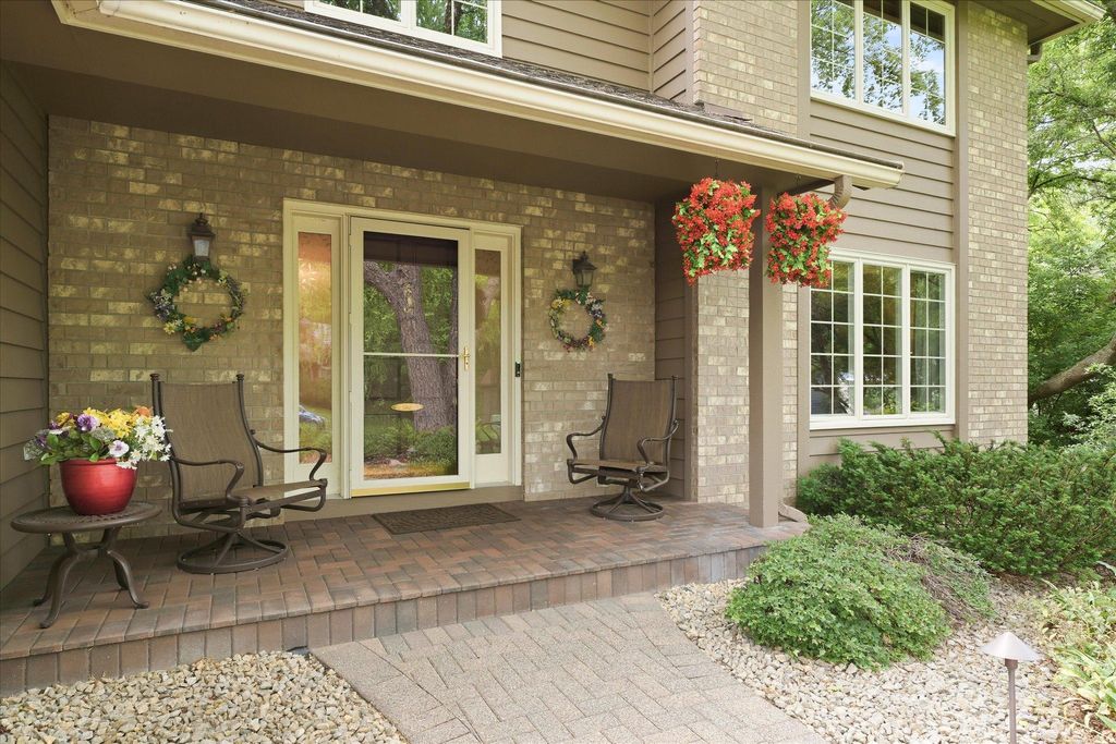 Photo of 1308 Summit Oaks Drive, Burnsville, MN 55337 (MLS # 7088757)