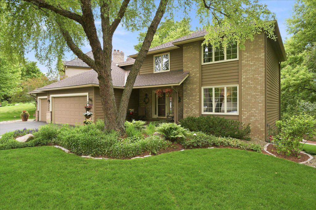 Photo of 1308 Summit Oaks Drive, Burnsville, MN 55337 (MLS # 7088757)