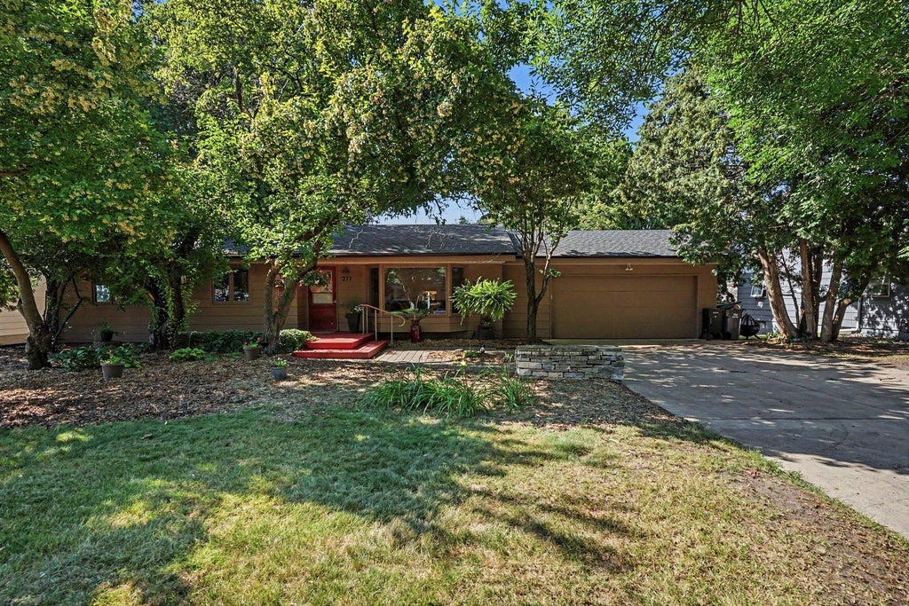 Photo of 277 Highland Drive, Chaska, MN 55318 (MLS # 7114043)