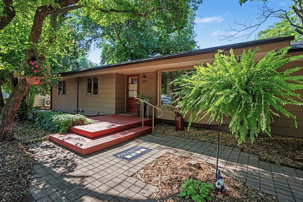 Photo of 277 Highland Drive, Chaska, MN 55318 (MLS # 7114043)