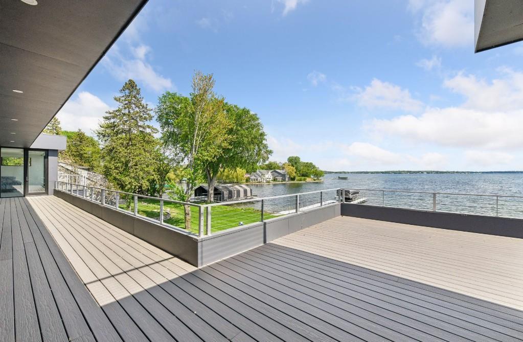 1225 Shoreline Drive