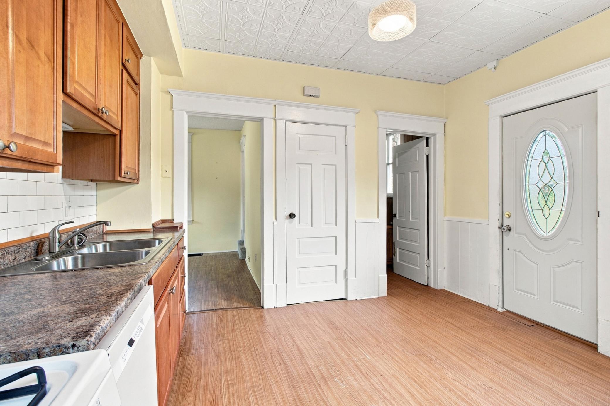 190 Annapolis Street E