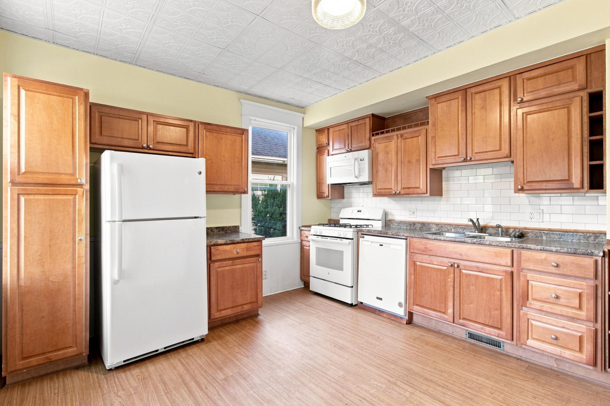 190 Annapolis Street E