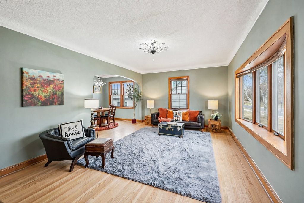 Photo of 870 Parkview Avenue, Saint Paul, MN 55117 (MLS # 7045714)
