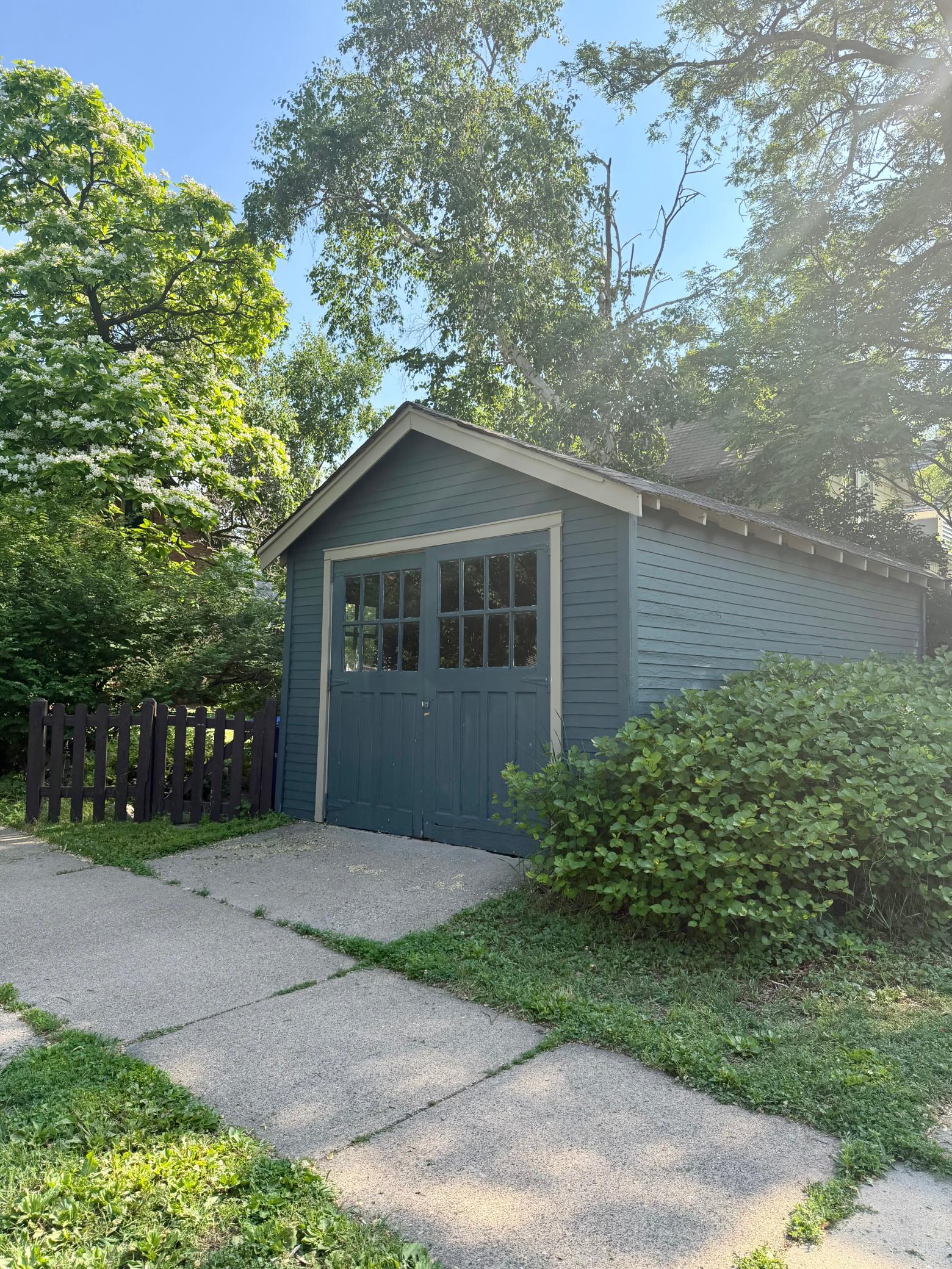 254 Western Avenue S