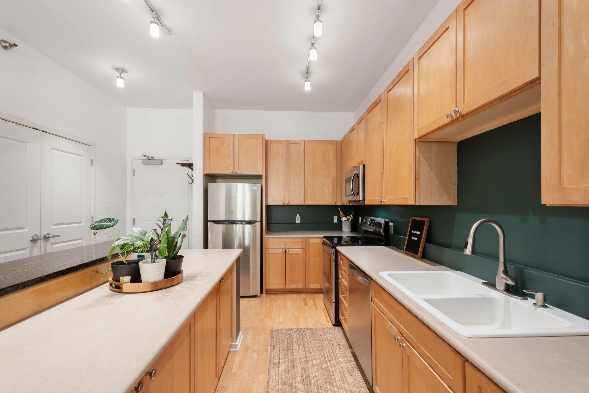 445 Wacouta Street 403