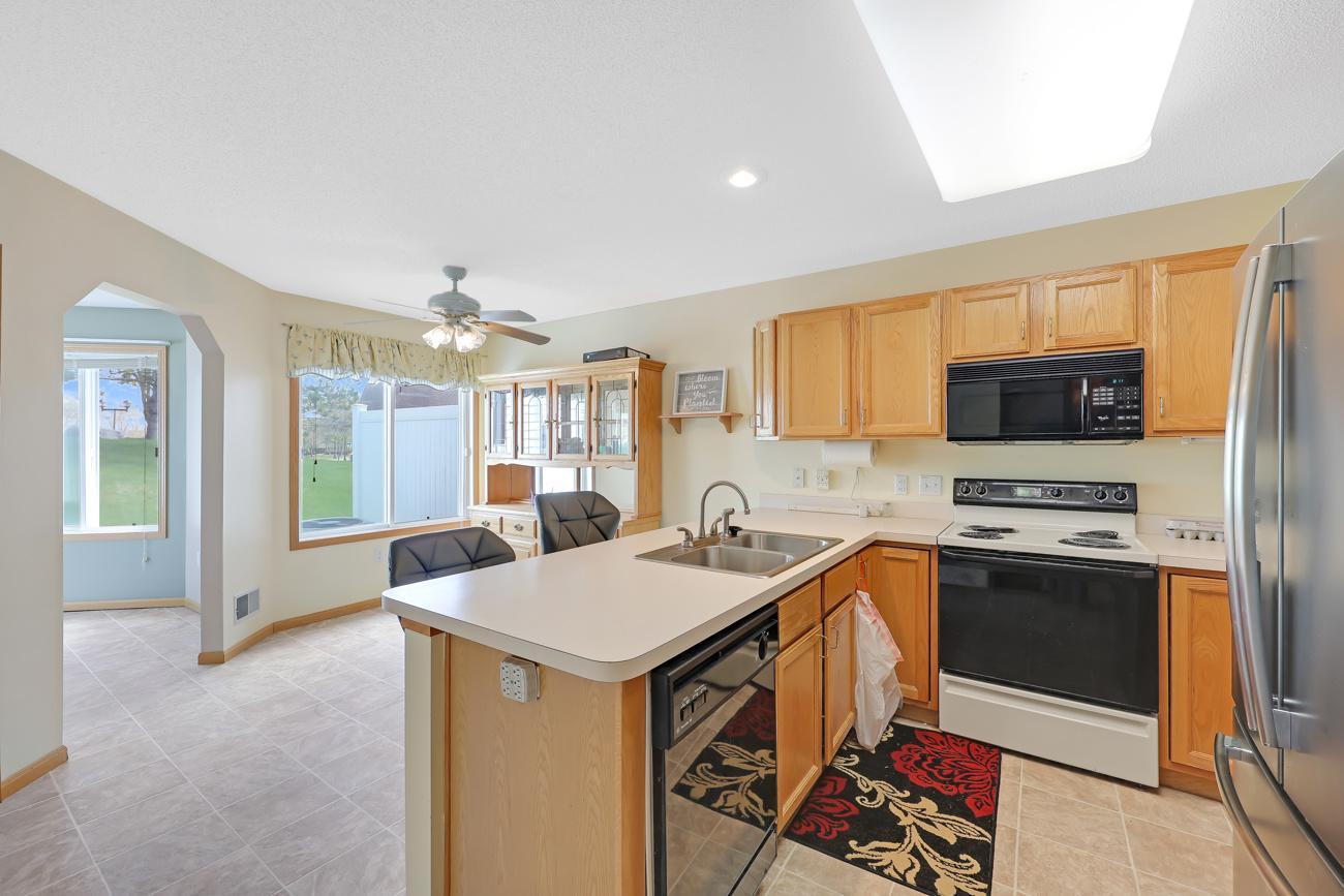 9462 Prairieview Trail N