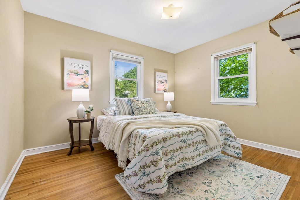 Photo of 1923 Cottage Avenue E, Saint Paul, MN 55119 (MLS # 7097284)