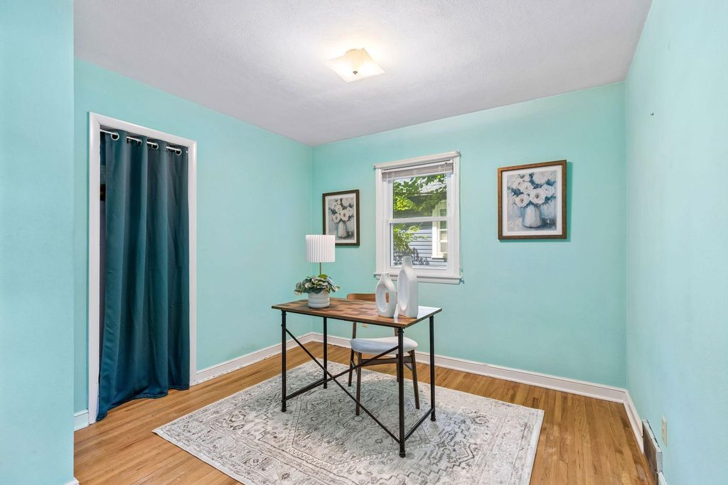 Photo of 1923 Cottage Avenue E, Saint Paul, MN 55119 (MLS # 7097284)