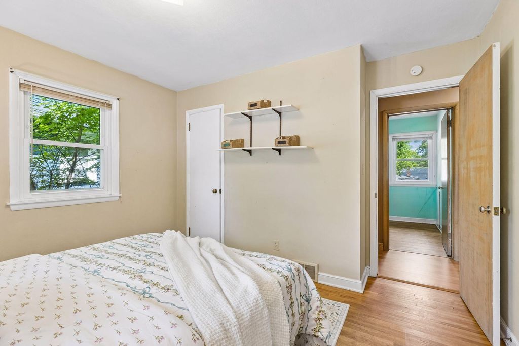 Photo of 1923 Cottage Avenue E, Saint Paul, MN 55119 (MLS # 7097284)