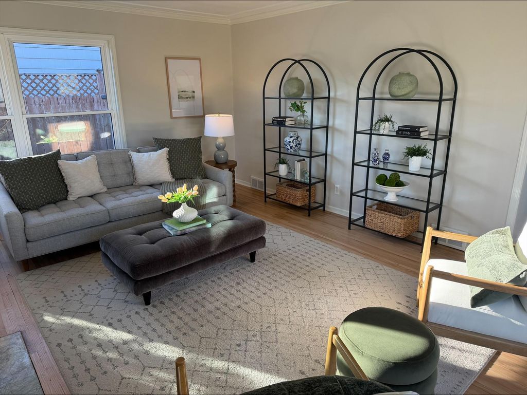 Photo of 1581 Pinehurst Avenue, Saint Paul, MN 55116 (MLS # 7031635)