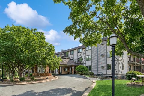 1304 W Medicine Lake Drive 112 Plymouth MN 55441