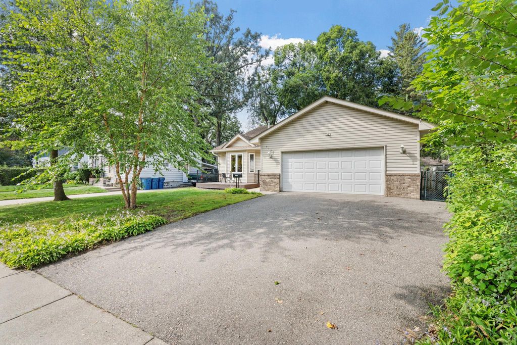 Photo of 4123 Yates Avenue N, Robbinsdale, MN 55422 (MLS # 6821415)