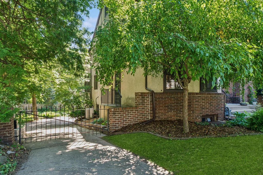 Photo of 5319 Upton Avenue S, Minneapolis, MN 55410 (MLS # 7008508)