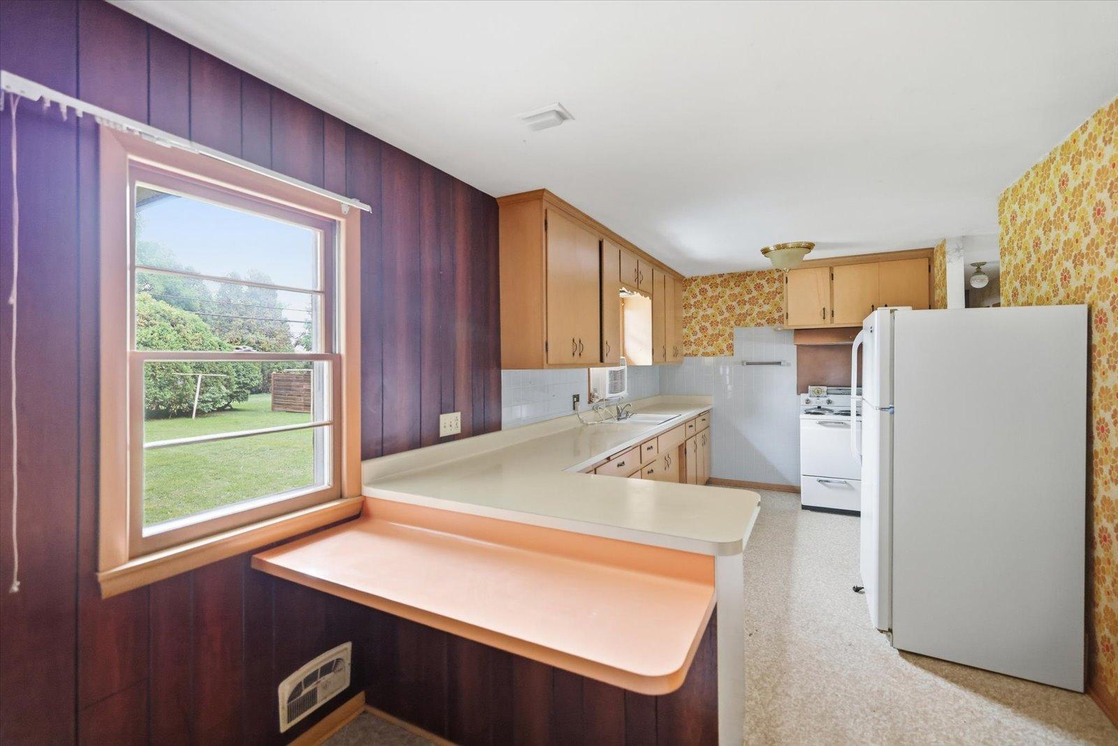 1677 Rose Place