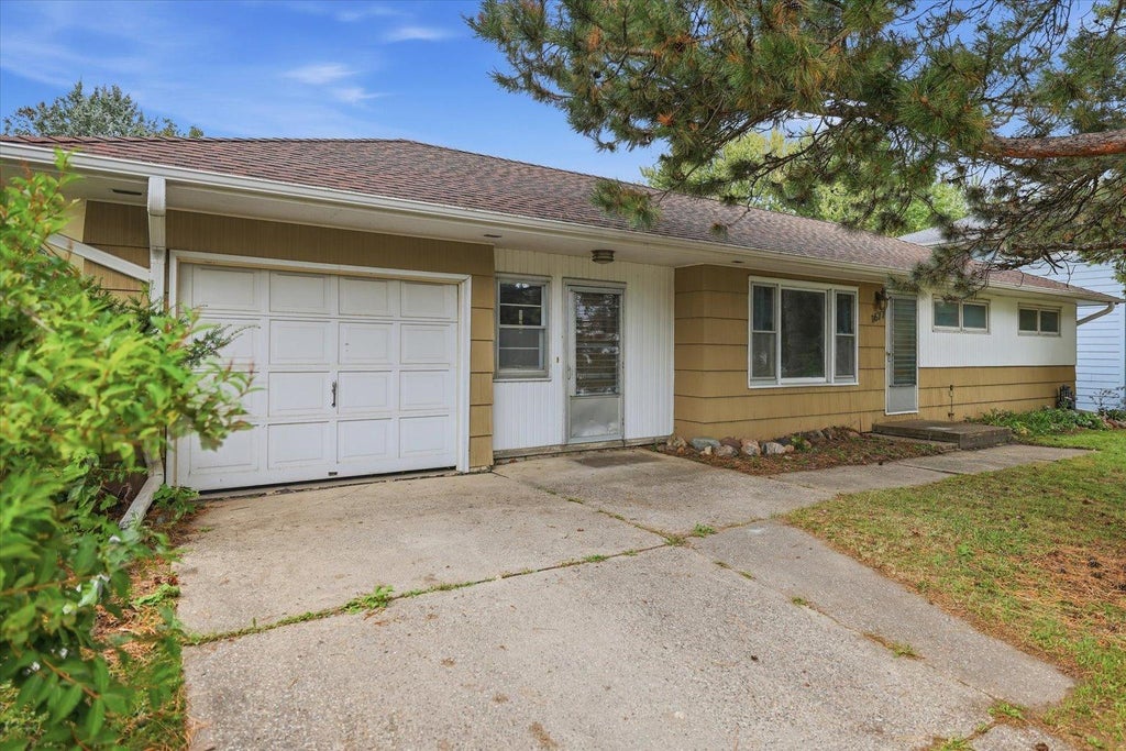 Photo of 1677 Rose Place, Roseville, MN 55113 (MLS # 7155959)