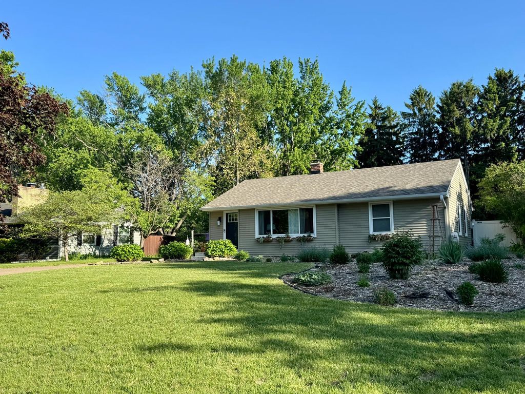 Photo of 2094 Richard Avenue, White Bear Lake, MN 55110 (MLS # 7082038)