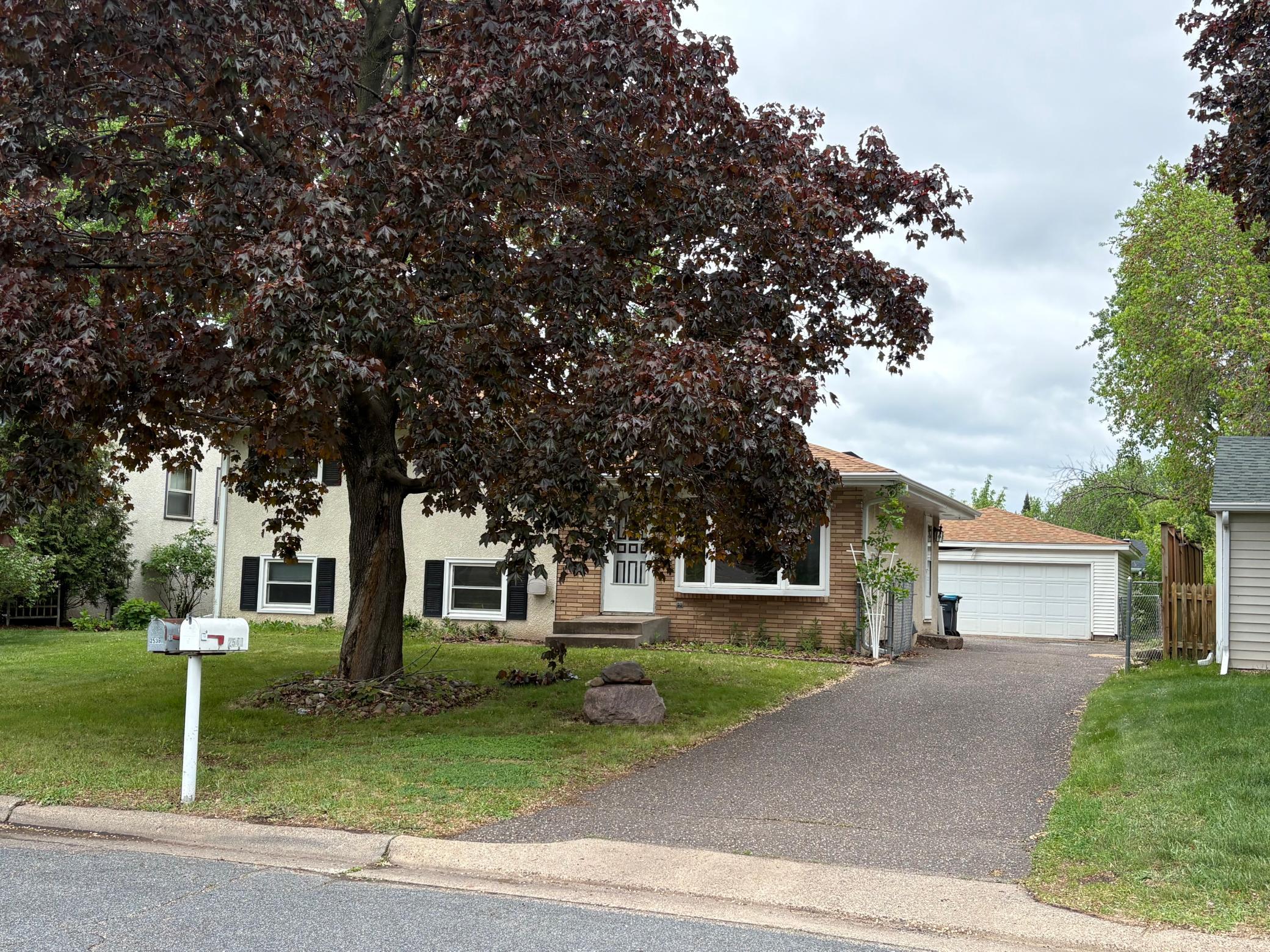 2539 Cowern Place E