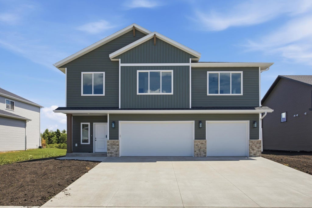 Photo of 4717 Hampton Loop S, Moorhead, MN 56560 (MLS # 7149094)