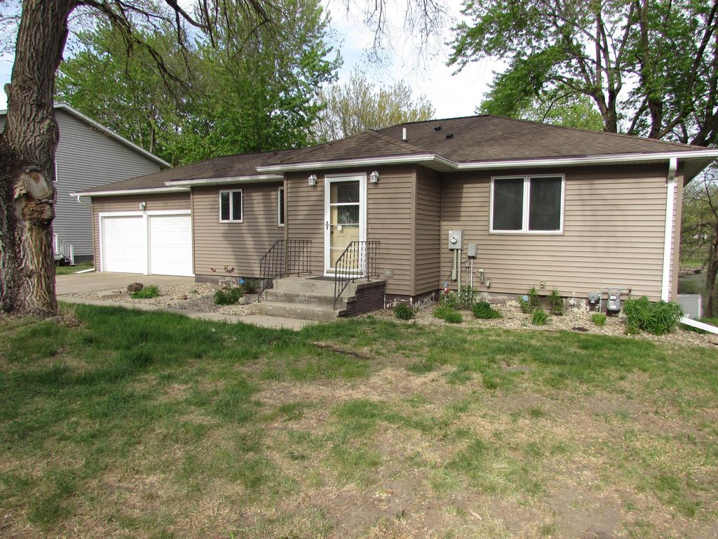 Photo of 1404 Lucia Avenue, Fairmont, MN 56031 (MLS # 7072223)