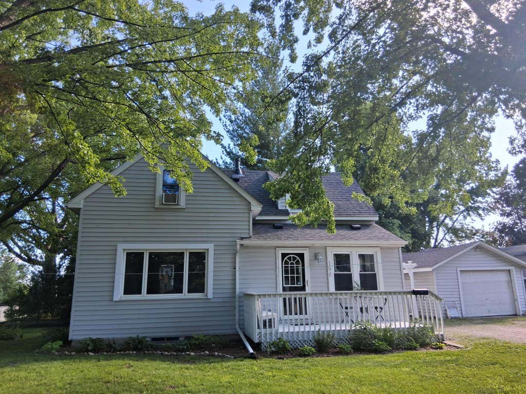 Photo of 194 5th Avenue NE, Hutchinson, MN 55350 (MLS # 7095650)