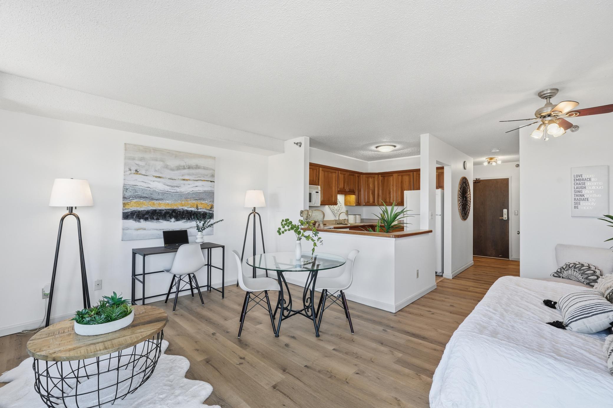 78 10th Street E 2807