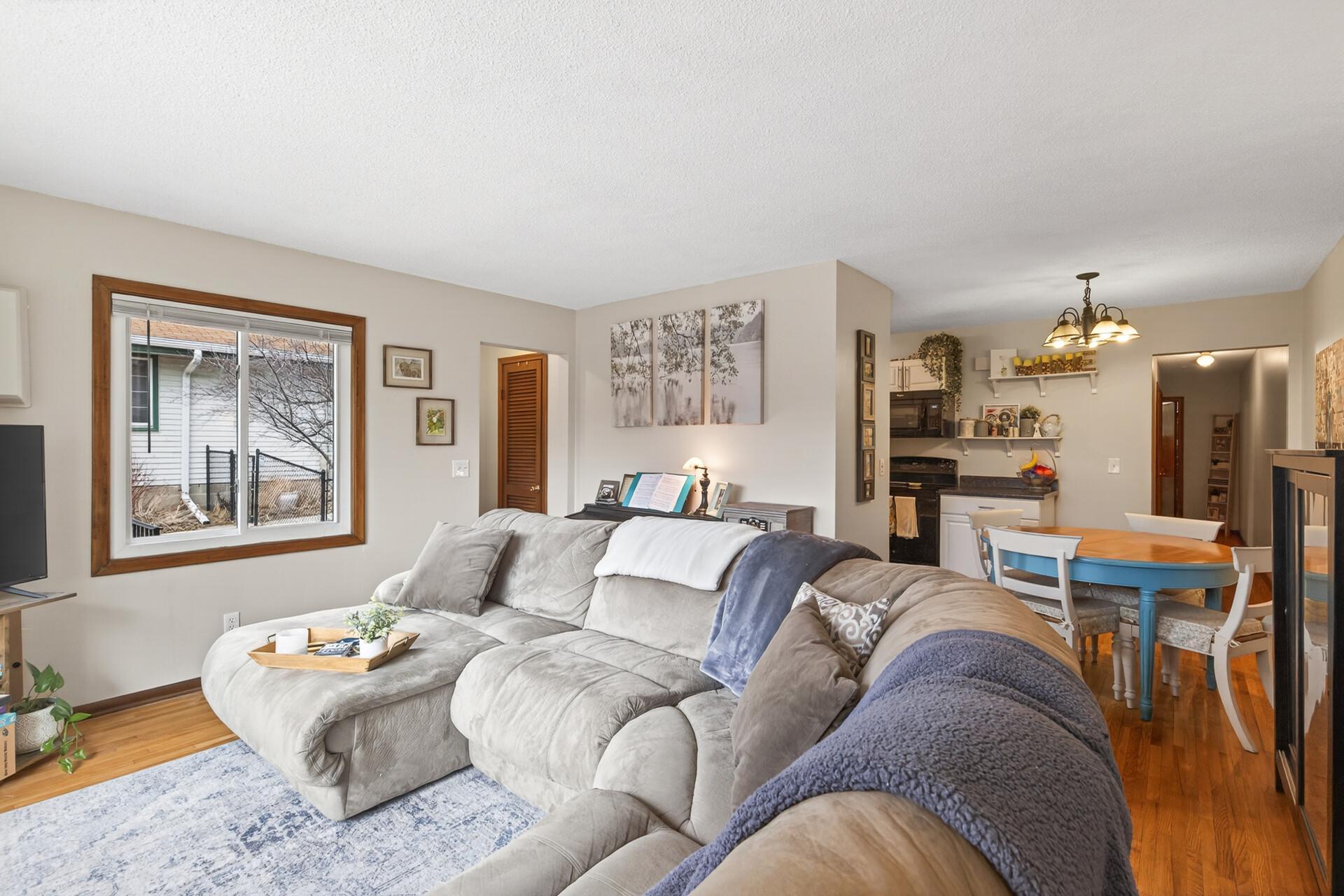 3025-27 Blackstone Avenue