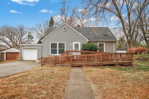 2057 Giesmann Street Roseville MN 55113