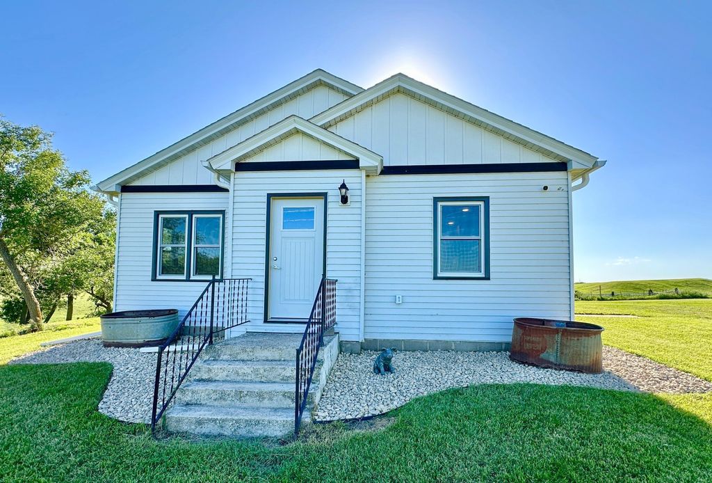 Photo of 1555 US Highway 75, Lake Benton, MN 56149 (MLS # 7023103)