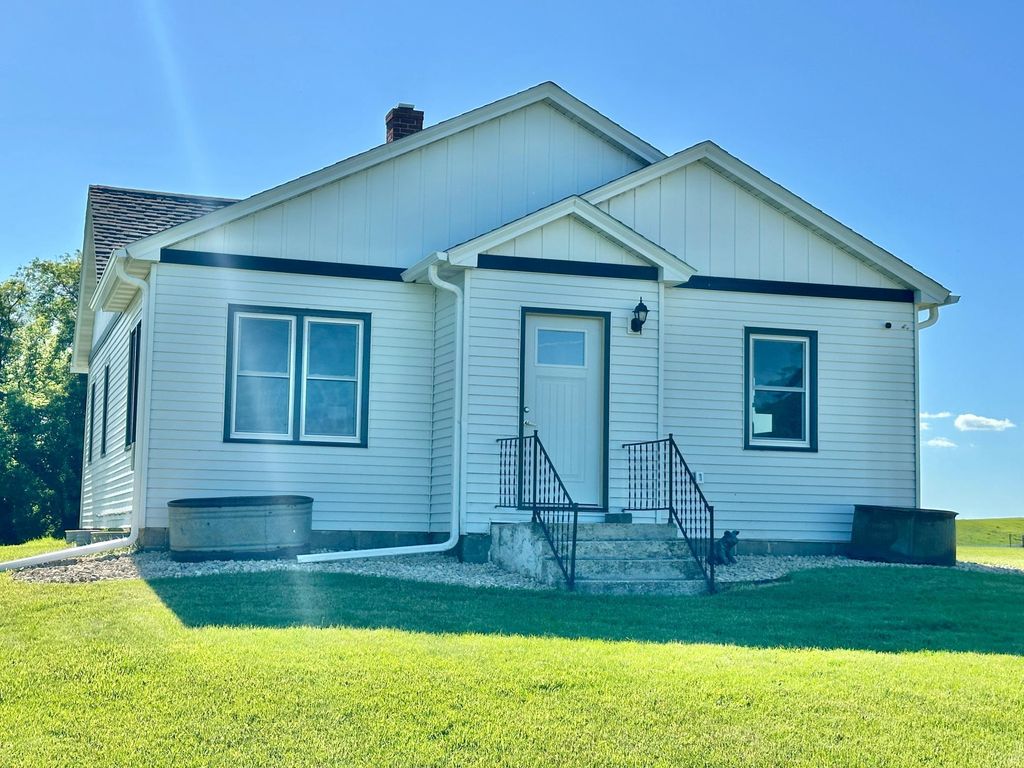 Photo of 1555 US Highway 75, Lake Benton, MN 56149 (MLS # 7023103)