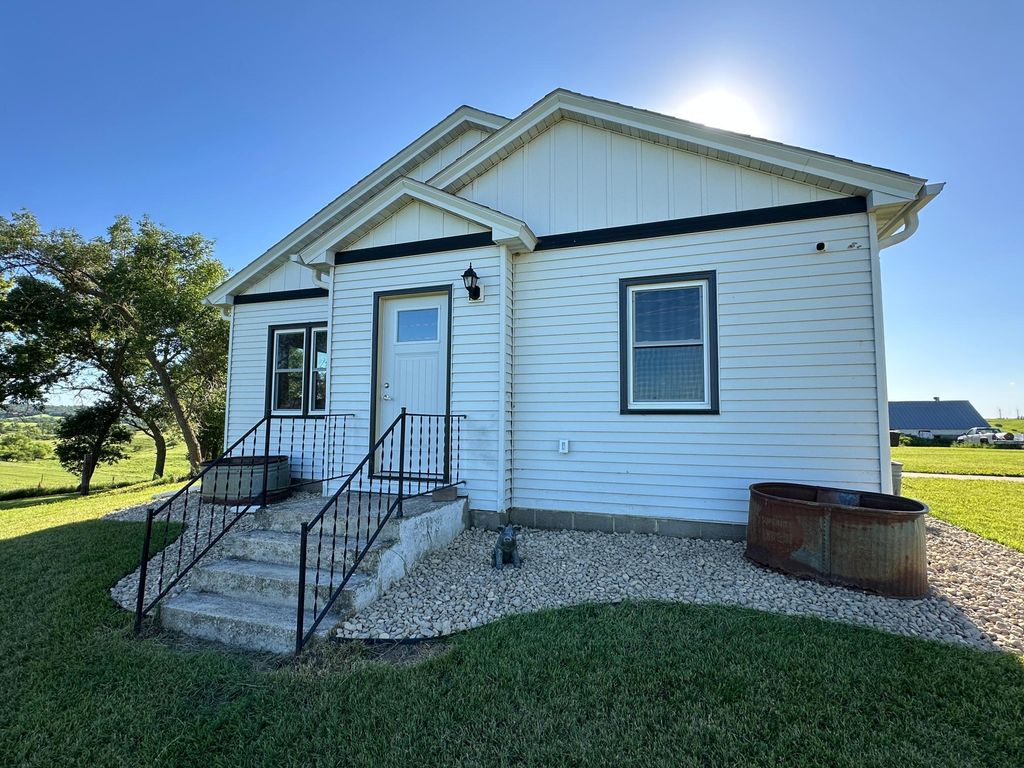 Photo of 1555 US Highway 75, Lake Benton, MN 56149 (MLS # 7023103)