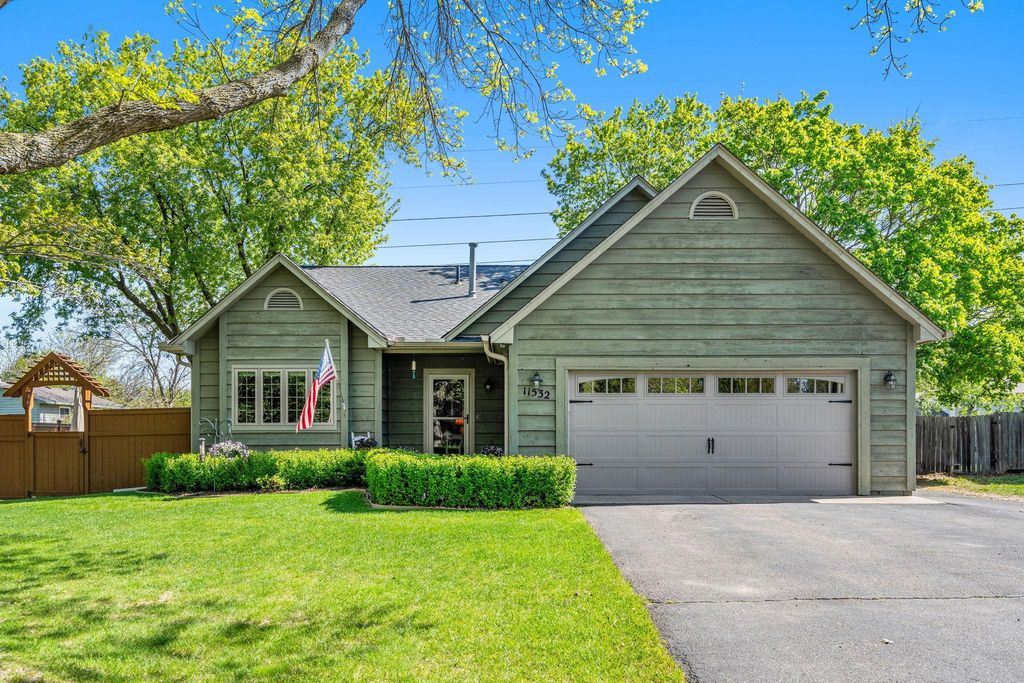 Photo of 11532 Oregon Avenue N, Champlin, MN 55316 (MLS # 7062909)