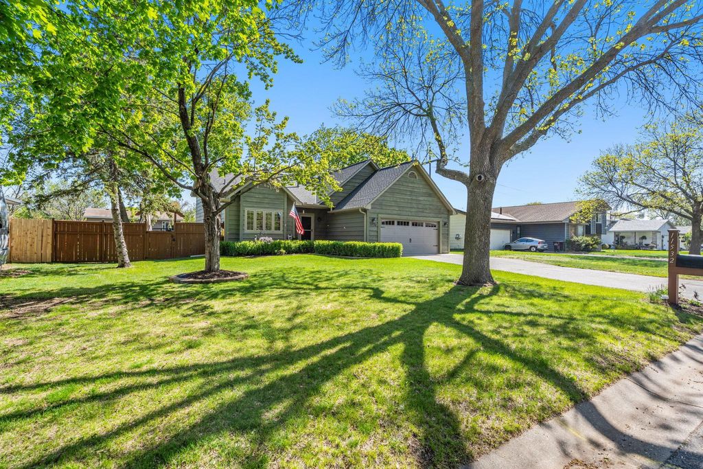 Photo of 11532 Oregon Avenue N, Champlin, MN 55316 (MLS # 7062909)