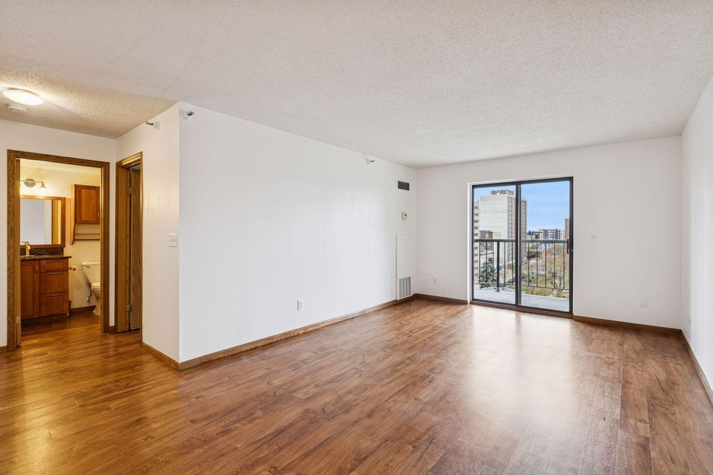 Photo of 78 10th Street E #806, Saint Paul, MN 55101 (MLS # 7019774)