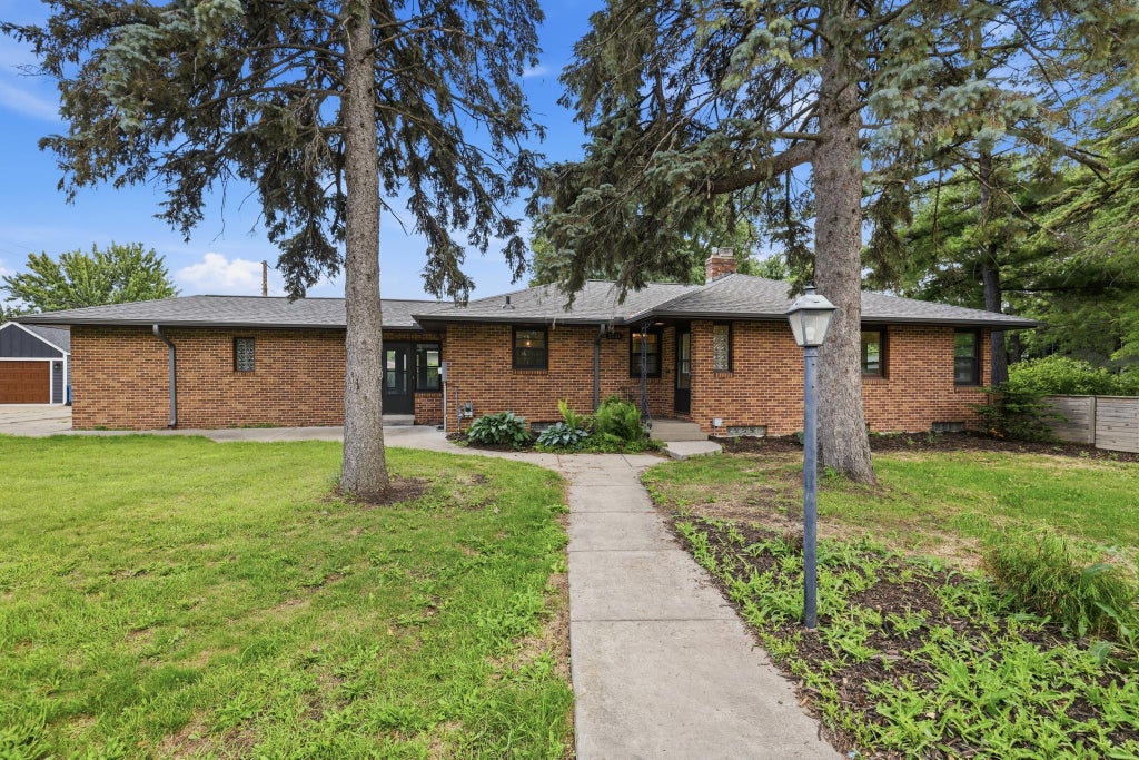 Photo of 3131 Parkview Boulevard, Robbinsdale, MN 55422 (MLS # 7105395)