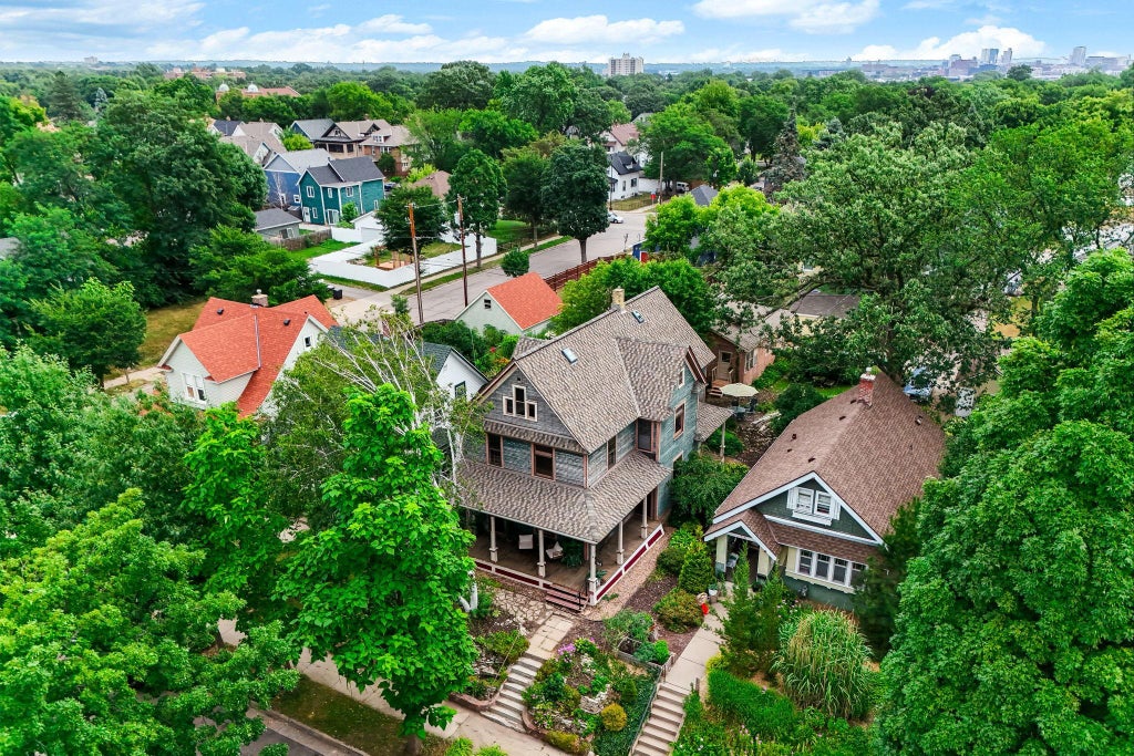Photo of 722 Queen Avenue N, Minneapolis, MN 55411 (MLS # 7108520)