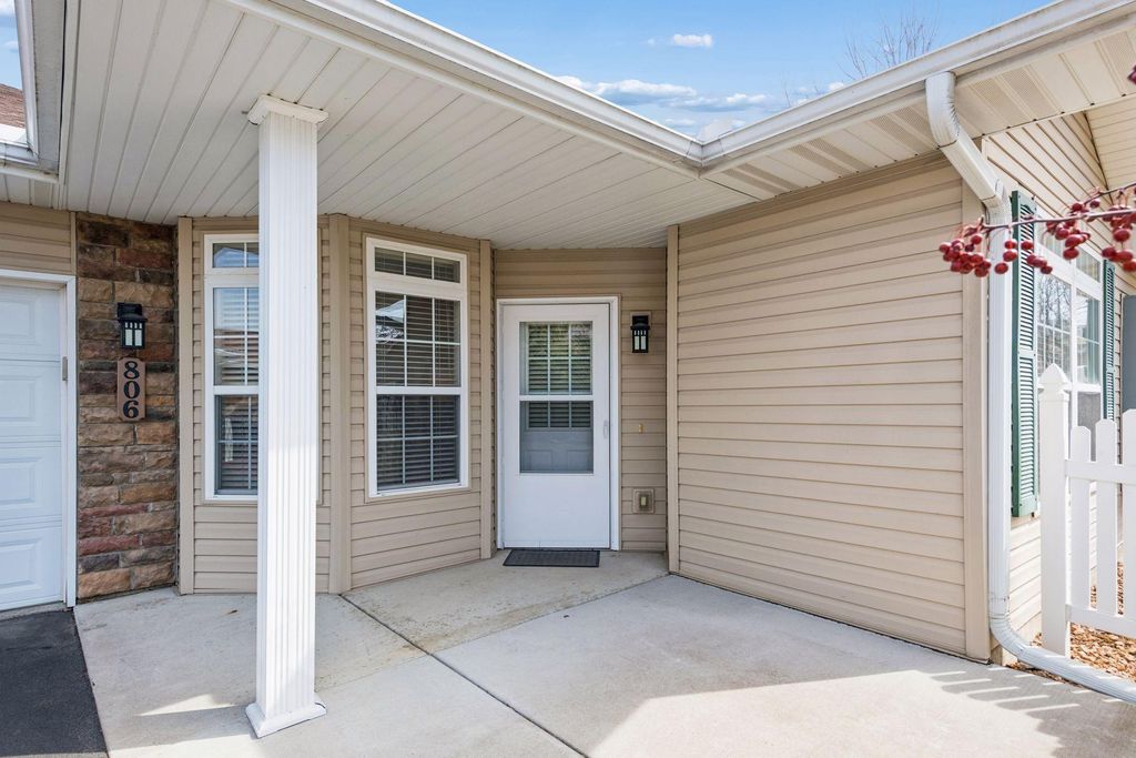 Photo of 806 Roundhouse Street, Shakopee, MN 55379 (MLS # 7043163)