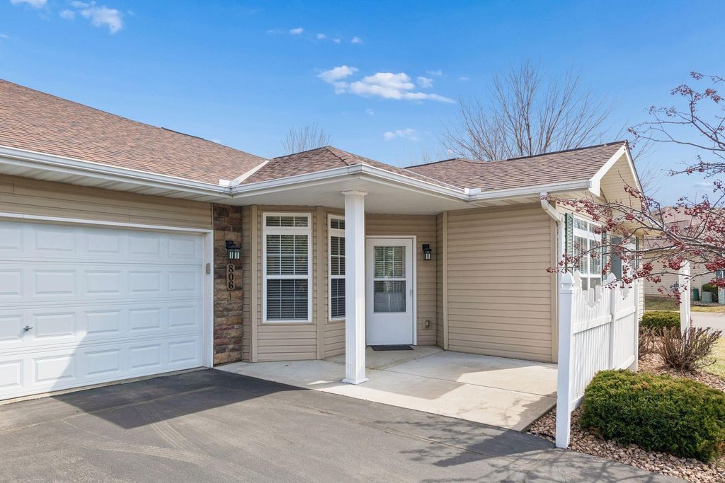 Photo of 806 Roundhouse Street, Shakopee, MN 55379 (MLS # 7043163)